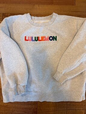 Women’s Lululemon Large Gray Crew Neck Sweatshirt with Embroidered Logo